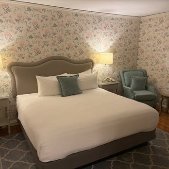 York Harbor Inn - Bed - Hotels & Travel Near Me - York Harbor, Maine