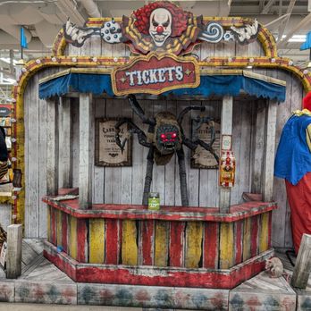 Spirit Halloween - Animatronic displays - Holiday Decorations Near Me - Toronto, Ontario Spirit Halloween - Animatronic displays - Holiday Decorations Near Me - Toronto, Ontario