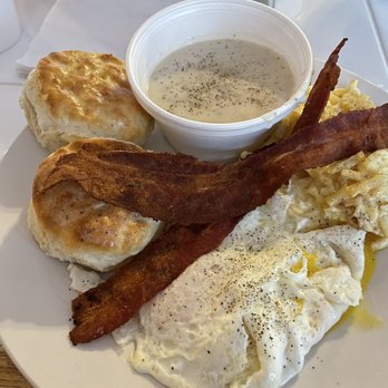 Mama D's - #2: eggs, bacon, hash brown casserole, biscuits and gravy - Soup Near Me - Ashland City, Tennessee