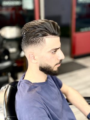 La Familia Barbershop by null