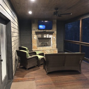 Broken Bow Vacation Cabins - Rear Patio - Vacation Rentals Near Me - Broken Bow, Oklahoma