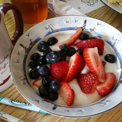 Paradise Bay Coffee Shop - Yogurt with fruit