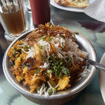 Tandoor Palace - CHiCKEN BIRYANI with Garlic Naan - Indian Near Me - Tannersville, Pennsylvania