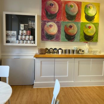 Georgetown Cupcake - Bakeries Near Me - Bethesda, Maryland