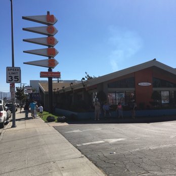 NORMS - Sherman Way entrance - Diners Near Me - Van Nuys, California