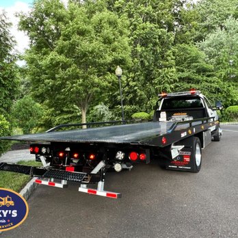 Lucky's Towing Service - Towing Near Me - San Leandro, California Lucky's Towing Service - Towing Near Me - San Leandro, California