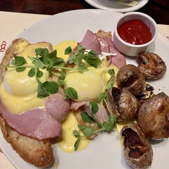 Alouette Bistro - eggs, Benedict - French Near Me - Vancouver, British Columbia