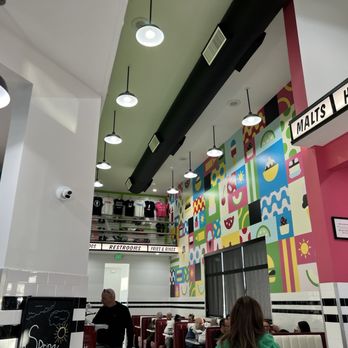 Doozies - Decor - Burgers Near Me - Council Bluffs, Iowa