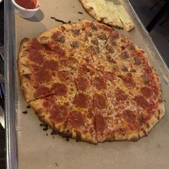 Need Pizza - Pizza Near Me - Cedar Rapids, Iowa