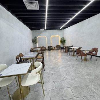 ESSNTL Coffee - Inside - Coffee & Tea Near Me - San Diego, California