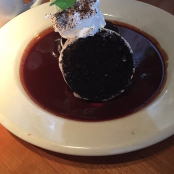 Rutherford Grill - The ice cream sandwich. Very yummy, enough to share for 2-4 people. - American Near Me - Rutherford, California