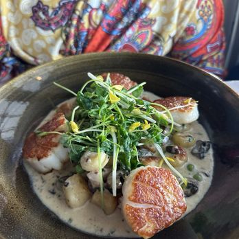 Narcoossee's - Pan-seared Scallops* - New American Near Me - Lake Buena Vista, Florida