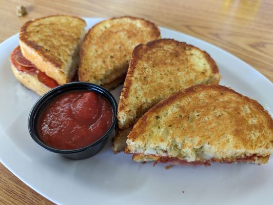 Grillin & Chillin Alehouse by null
