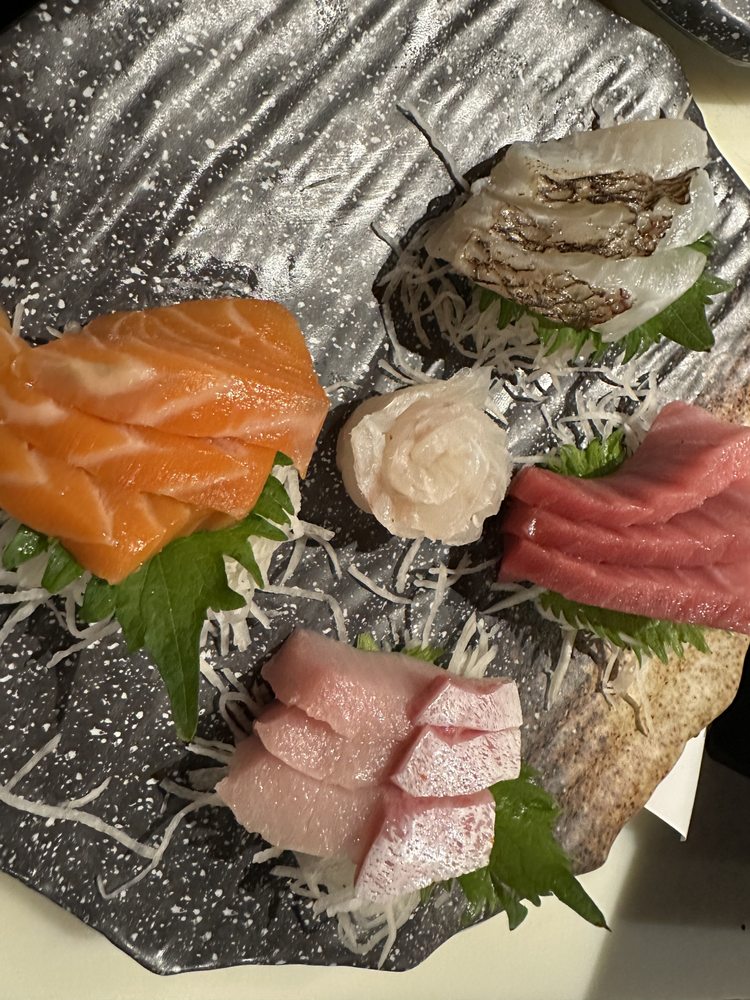 Momo Sushi - Photo 3