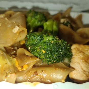 Ying Thai Cuisine - Pad See Ew with Chicken - Thai Near Me - Westminster, Maryland Ying Thai Cuisine - Pad See Ew with Chicken - Thai Near Me - Westminster, Maryland