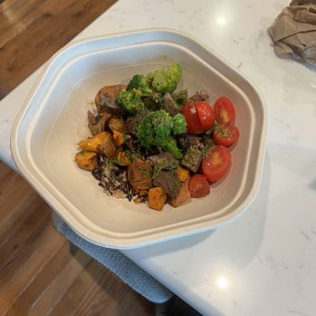 sweetgreen - Healthy Salads, Wraps, and Bowls - Caramelized Garlic Steak - Salad Near Me - Deer Park, Illinois