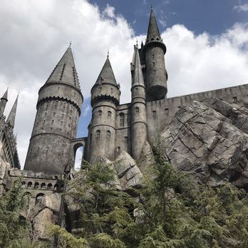 Universal Studios Hollywood - Hogwarts! - Amusement Parks Near Me - Universal City, California