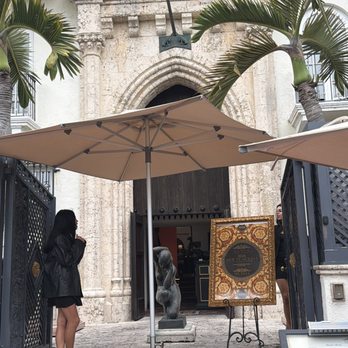 The Villa Casa Casuarina - Hotels Near Me - Miami Beach, Florida The Villa Casa Casuarina - Hotels Near Me - Miami Beach, Florida