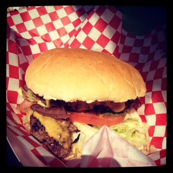 El Burger Luchador - Cheeeeeseburger - Food Trucks Near Me El Burger Luchador - Cheeeeeseburger - Food Trucks Near Me