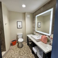 Hotel Indigo Traverse City - Bathroom