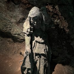 Mother Shipton's Cave - Yawn. New Witch needed. Mole to the nose.