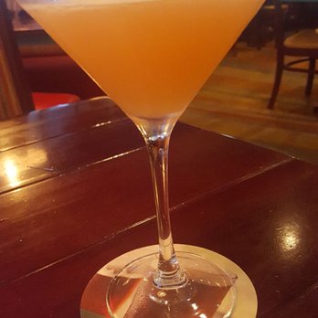 Bahama Breeze - Pineapple coconut martini - Bars Near Me - Miami, Florida Bahama Breeze - Pineapple coconut martini - Bars Near Me - Miami, Florida