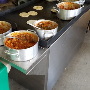 La Delicia - Fresh guisado (stew). Eggs, potatoes and chorizo, picadillo, mushrooms, nopales, chicharrón, chicken, pork, rice and molé, and spicy pork. - Food Stands Near Me - San Miguel de Allende, GUA La Delicia - Fresh guisado (stew). Eggs, potatoes and chorizo, picadillo, mushrooms, nopales, chicharrón, chicken, pork, rice and molé, and spicy pork. - Food Stands Near Me - San Miguel de Allende, GUA