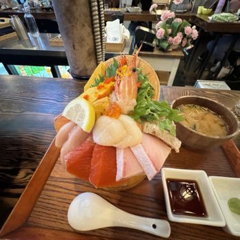 Raisu - Deluxe chirashi - Japanese Near Me - Vancouver, British Columbia Raisu - Deluxe chirashi - Japanese Near Me - Vancouver, British Columbia