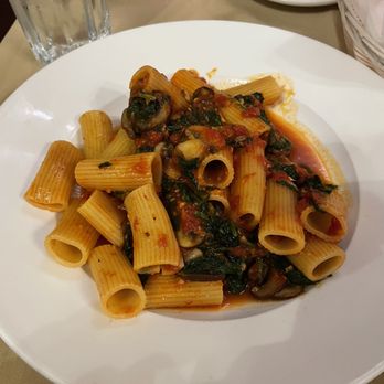 Fiorino - "Can y'all do something vegan" of course we can! Rigatoni, pasta sauce with mushrooms and spinach. - Italian Near Me - Philadelphia, Pennsylvania Fiorino - "Can y'all do something vegan" of course we can! Rigatoni, pasta sauce with mushrooms and spinach. - Italian Near Me - Philadelphia, Pennsylvania