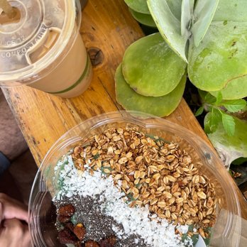 Date & Thyme - Iced latte and the spirulina açaí bowl - Vegetarian Near Me - Key West, Florida Date & Thyme - Iced latte and the spirulina açaí bowl - Vegetarian Near Me - Key West, Florida