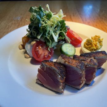 R+D Kitchen - Mediterranean Seared Tuna Salad - New American Near Me - Newport Beach, California R+D Kitchen - Mediterranean Seared Tuna Salad - New American Near Me - Newport Beach, California