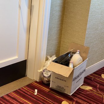 Grand Reserve - Trash in hallway. - Hotels Near Me - Napa, California Grand Reserve - Trash in hallway. - Hotels Near Me - Napa, California
