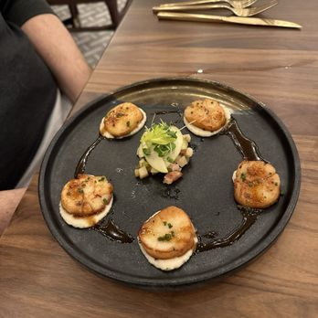 Gordon Ramsay Hell’s Kitchen - Scallops - Bars Near Me - Mashantucket, Connecticut