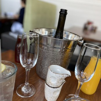 Fairview Farmers - Champagne w/ juices - Breakfast & Brunch Near Me - Fairview, Texas