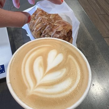 Pause Coffee House - Hot vanilla latte and bear claw pastry - Coffee & Tea Near Me - Loomis, California