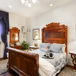 1822 Bougainvillea House - Riverboat Suite Bedroom
