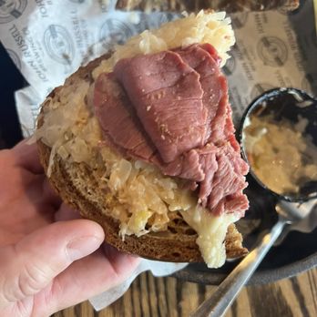 U Pick 6 Tap House - Corned beef Reuben with very little corned beef (this was half of the sandwich) - Pubs Near Me - Erie, Pennsylvania