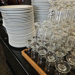 Bistro 301 - Plates and glasses