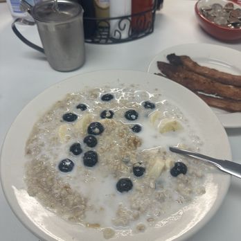 Betty's Kitchen - Yummy Oatmeal!! - Breakfast & Brunch Near Me - North Hampton, New Hampshire