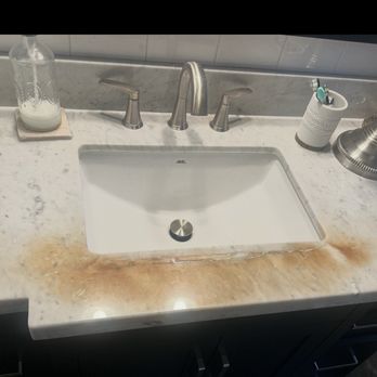 Innovative Stone SRQ - Bathroom vanity before picture. - Countertop Installation Near Me - Sarasota, Florida Innovative Stone SRQ - Bathroom vanity before picture. - Countertop Installation Near Me - Sarasota, Florida