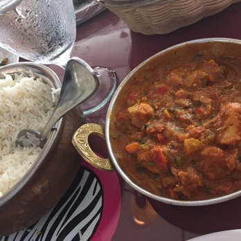 Royal Southern Kitchen - Chicken Bhuna $12.95 - boneless chicken cooked with onions, bell peppers, tomatoes, garlic, ginger, fresh coriander, and spices - Indian Near Me - Winter Park, Florida