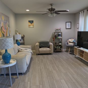 Services by Mercedes - This family room looks so inviting, doesn't it? - Home Cleaning Near Me