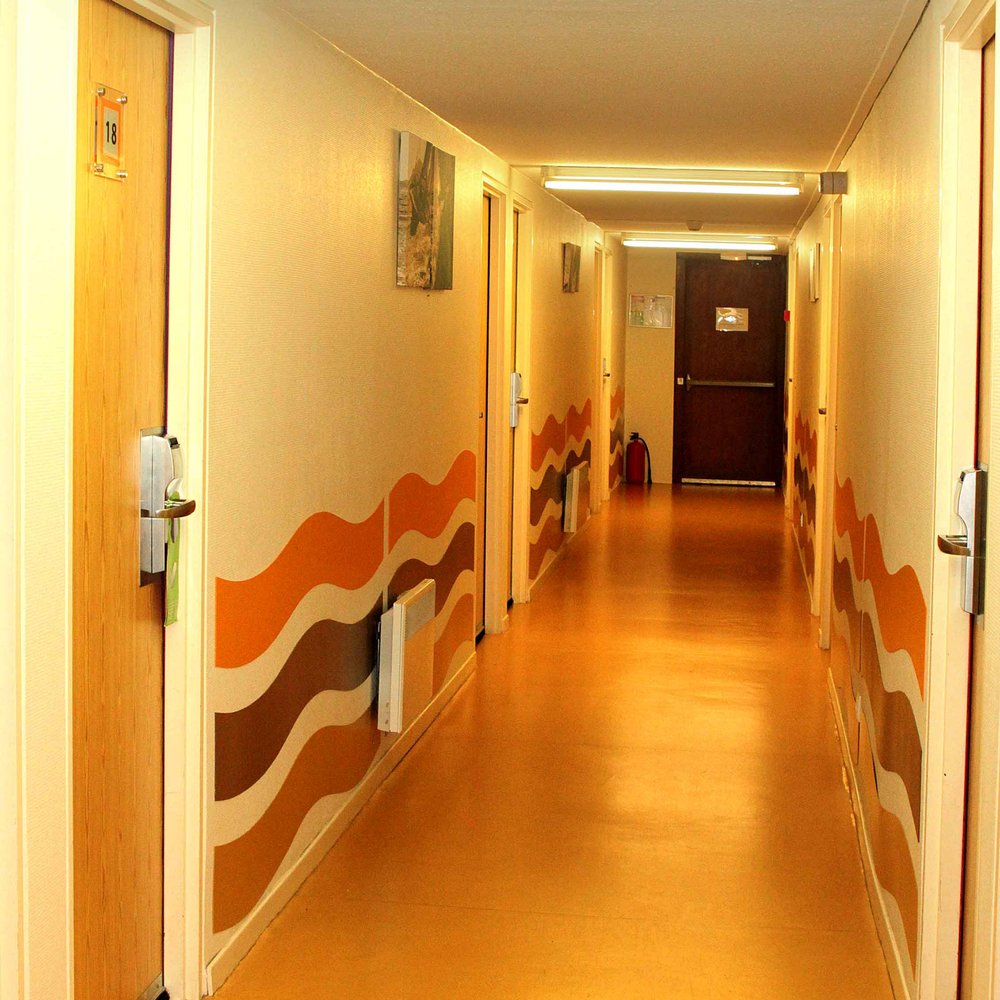 Hotel de la Plage - hallway, leading to room 18 - Hotels Near Me - Calais, 62