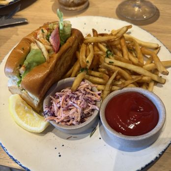 Straight Wharf Fish - Warm lobster roll - Seafood Near Me - Nantucket, Massachusetts