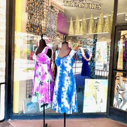 Palm Springs Treasures - The entrance