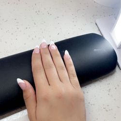 Be Polished Nails & Spa - French tip almond short