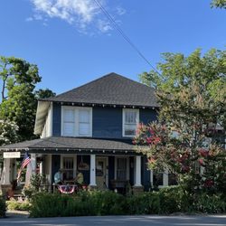 Wildflower Bed & Breakfast On the Square