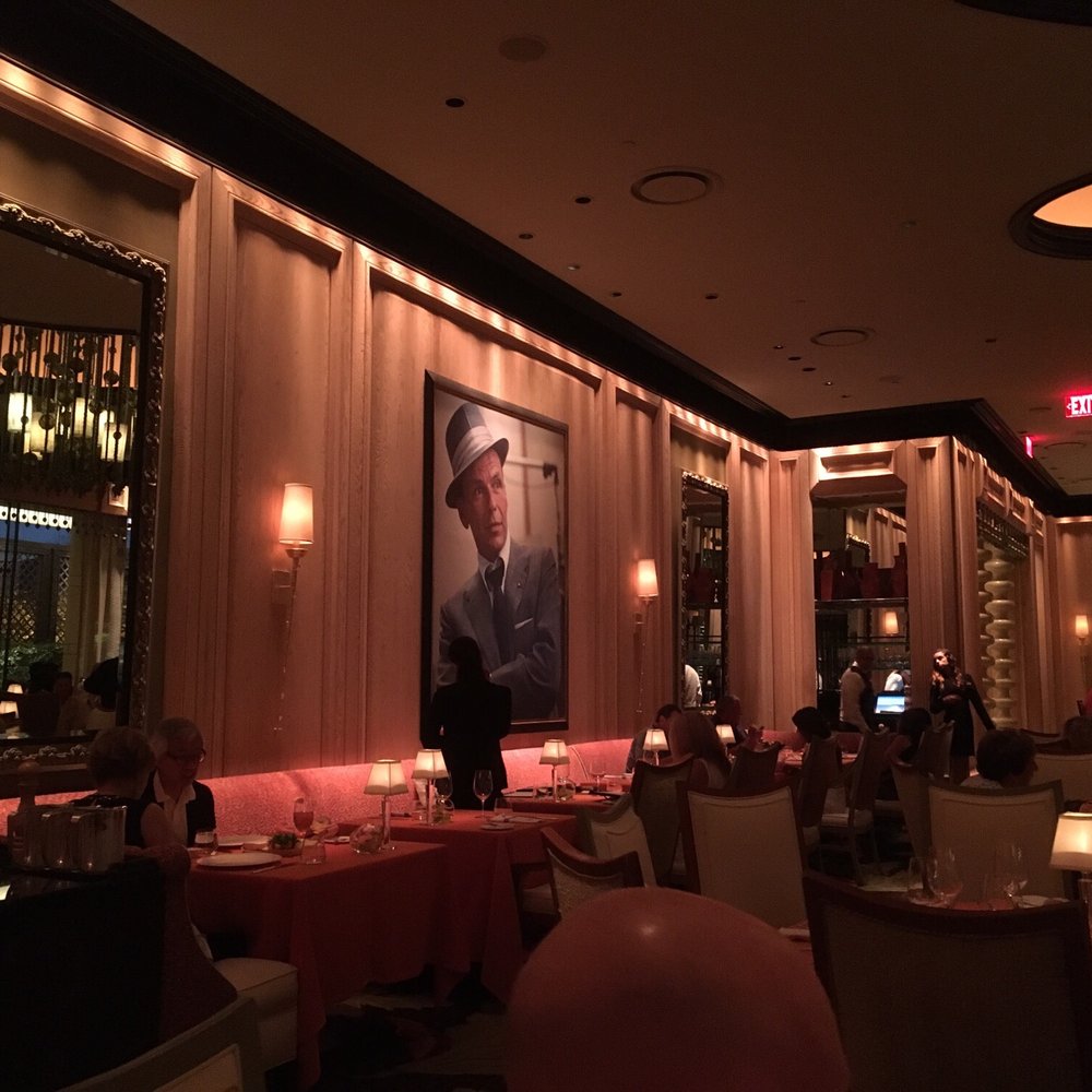 La casa donde vivió Frank Sinatra y Miley Cyrus grabó 'Flowers', image size:1000x1000