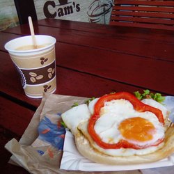Cam's - Spiegelei Brötchen , Kaffee