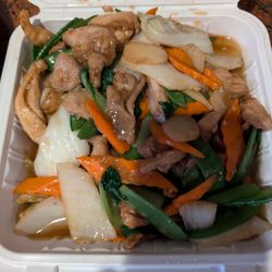 Super No.1 Chinese BBQ Restaurant - Chicken with snow peas & vegetables